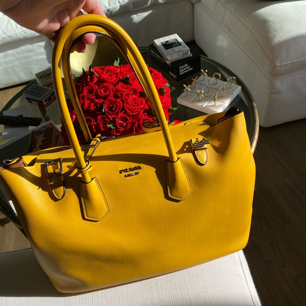 Prada travel bag. Perfect condition. Yellow - Picture 7 of 10